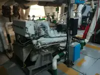 Tàu chở thủy thủ đoàn để bán