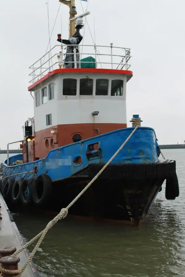 Tàu kéo để bán