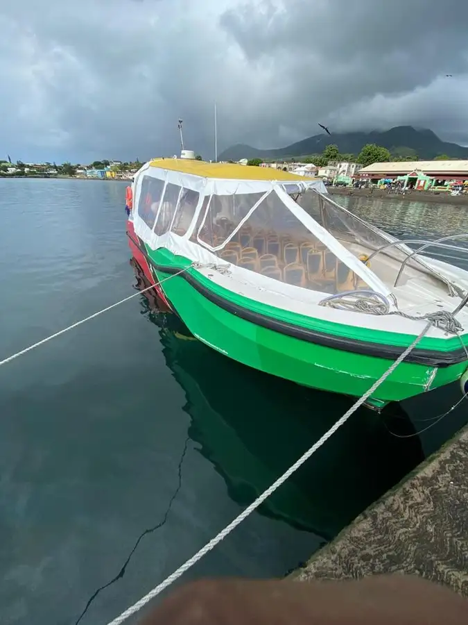 Tàu phà để bán