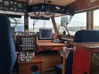 Tàu làm việc để bán