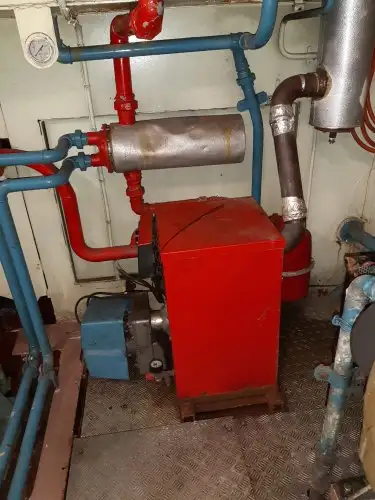 Tàu kéo lưới để bán