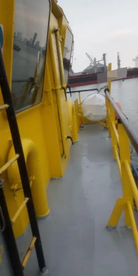 Tàu kéo để bán