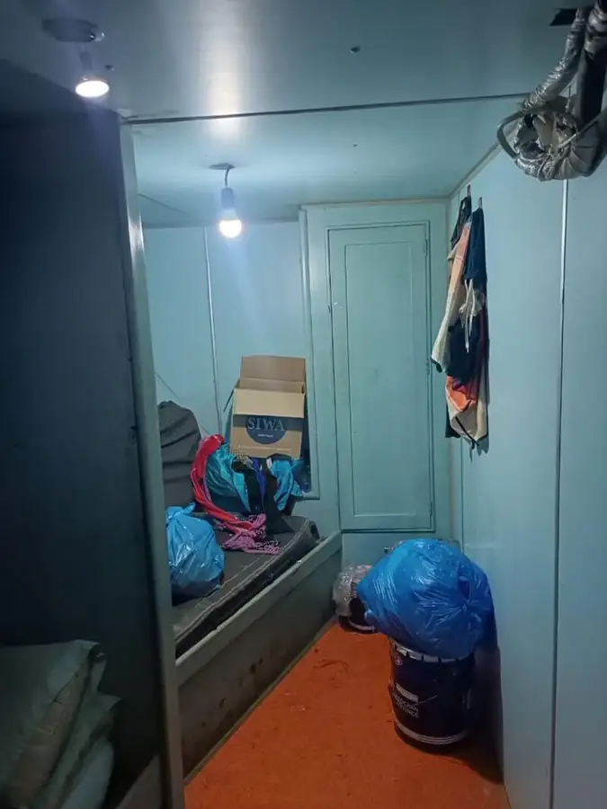 Tàu làm việc để bán