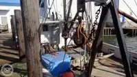 Tàu kéo lưới để bán