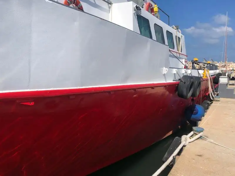 Tàu container để bán