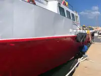 Tàu container để bán