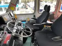 Tàu chở thủy thủ đoàn để bán