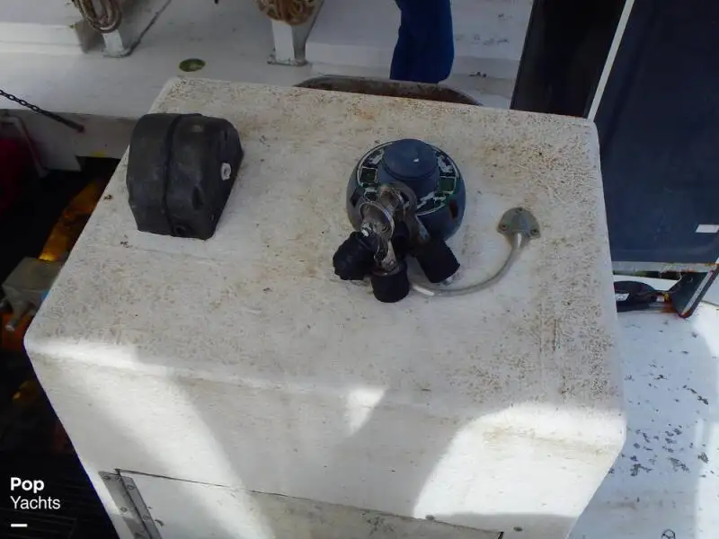 Tàu kéo lưới để bán