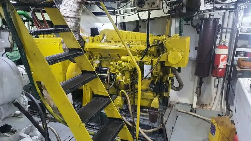 Tàu câu dài để bán