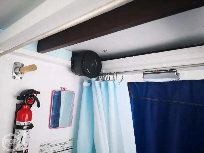 Tàu chế biến cá để bán