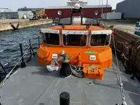 Tàu chở thủy thủ đoàn để bán