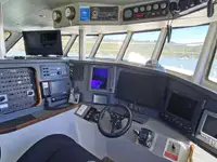 Tàu câu dài để bán