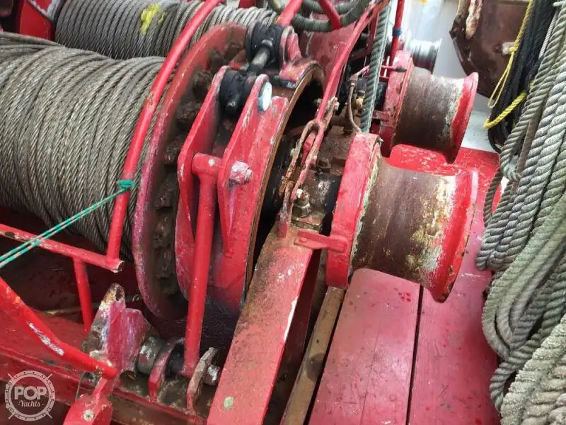 Tàu kéo lưới để bán