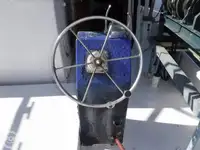 Tàu kéo lưới để bán