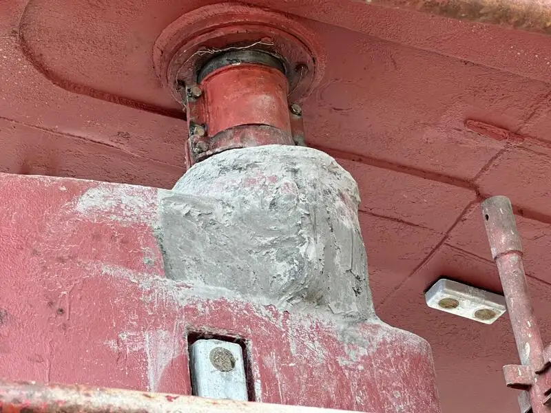 Tàu kéo lưới để bán