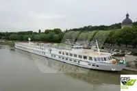 Tàu du lịch để bán