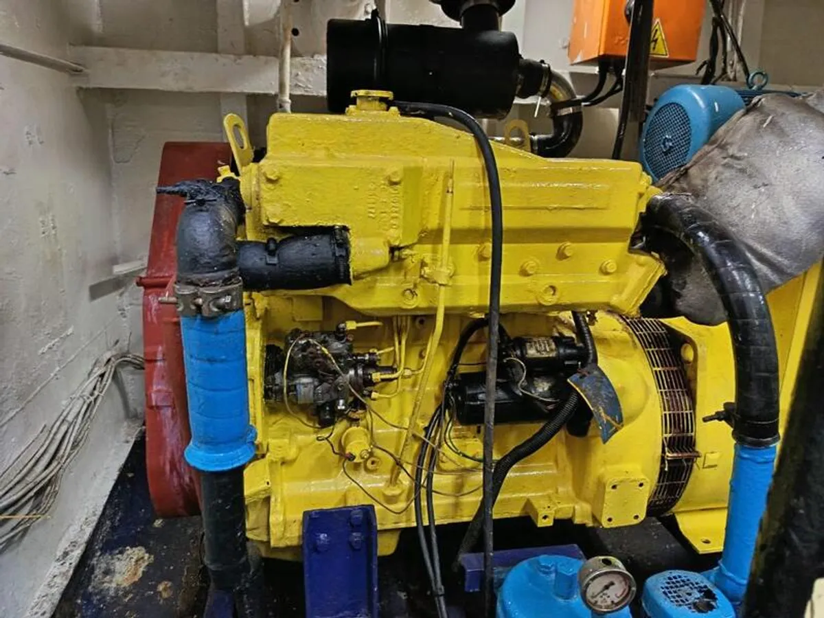 Tàu cung cấp để bán
