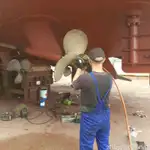 Tàu chở thủy thủ đoàn để bán
