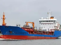 Tàu chở nhiên liệu để bán