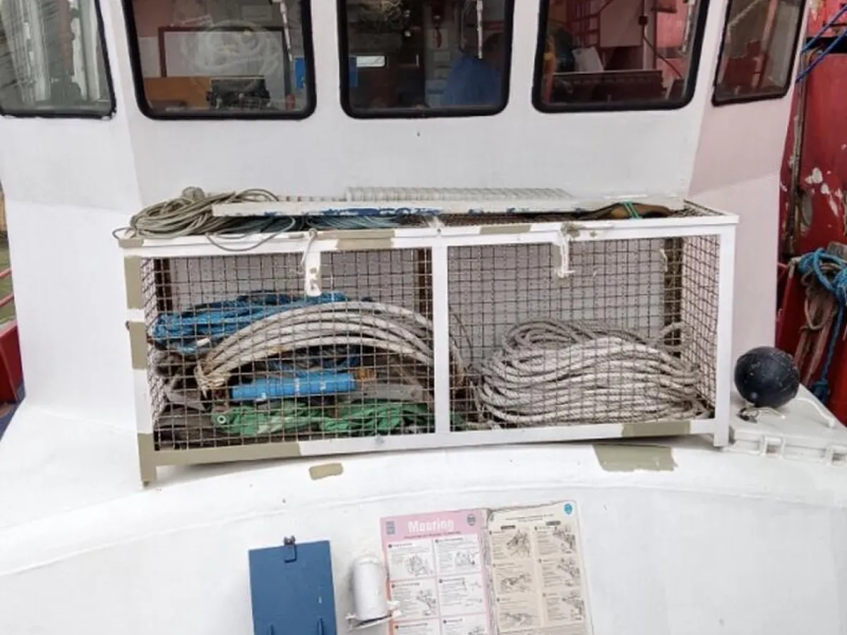 Tàu khảo sát để bán