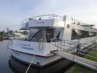 Tàu du lịch để bán