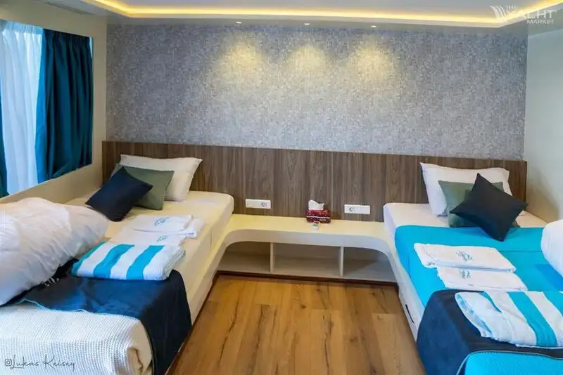 Tàu hỗ trợ lặn để bán