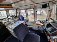 Tàu chở thủy thủ đoàn để bán