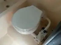 Tàu chở thủy thủ đoàn để bán