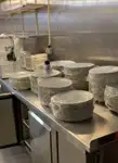 Tàu chở khách và hàng hóa để bán