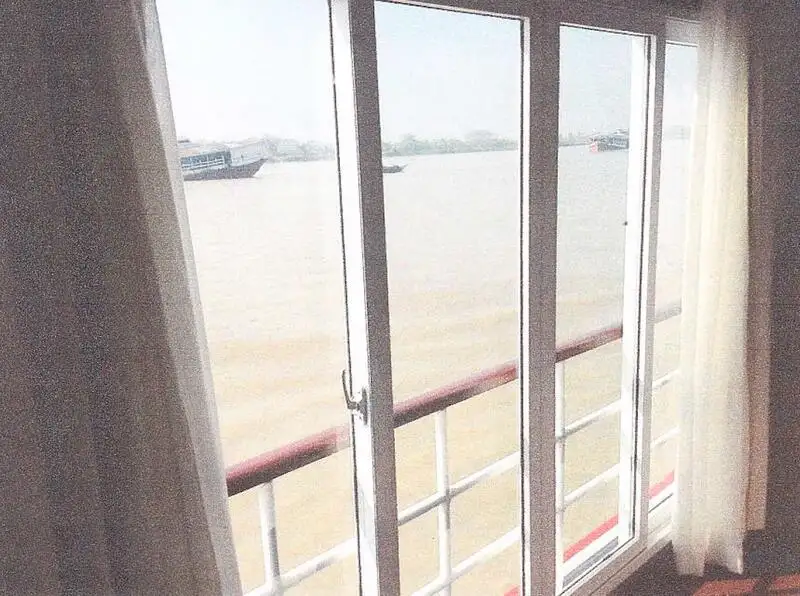 Tàu du lịch để bán