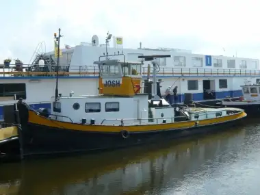Tàu kéo để bán