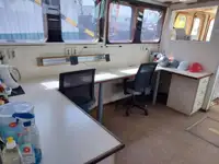 Tàu khảo sát để bán