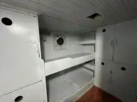 Tàu kéo lưới để bán