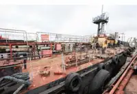 Tàu chở nhiên liệu để bán