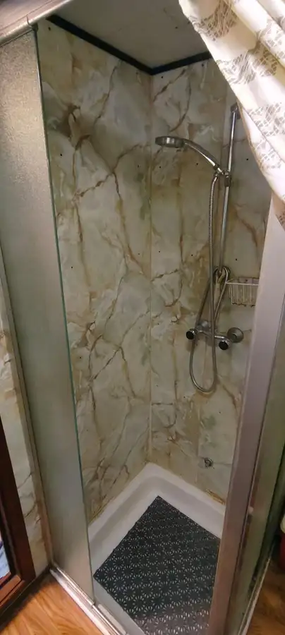 Tàu cung cấp để bán