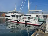 Tàu kéo để bán