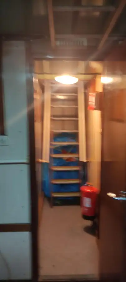 Tàu kéo để bán