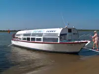 Tàu phà rao bán