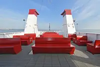 Tàu du lịch để bán