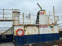 Tàu kéo lưới để bán