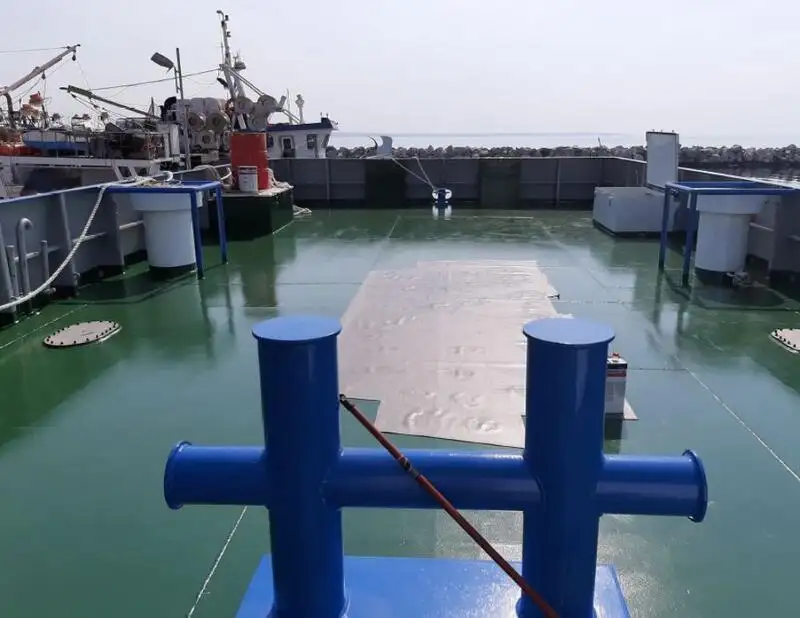Tàu kéo để bán