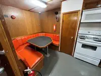 Tàu chở thủy thủ đoàn để bán