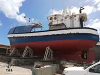 Tàu kéo lưới để bán