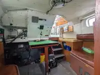 Tàu làm việc để bán