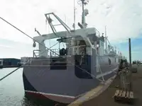 Tàu kéo lưới để bán