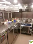 Tàu chở khách và hàng hóa để bán