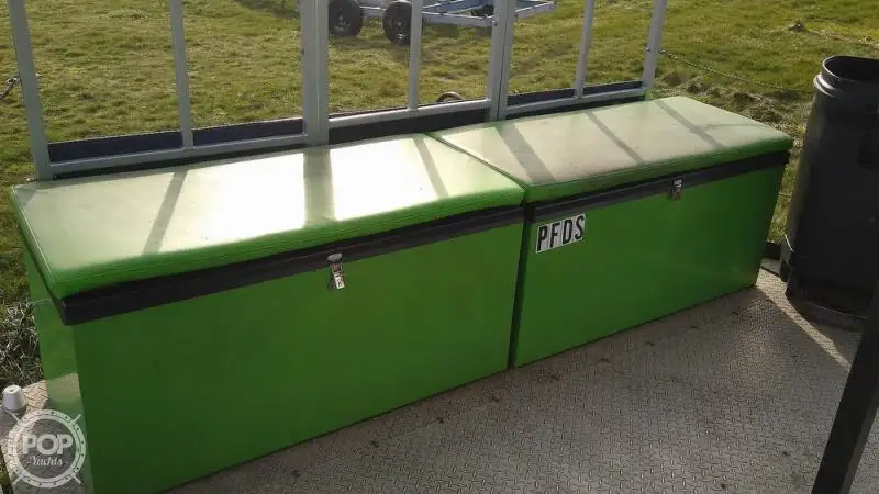 Tàu container để bán
