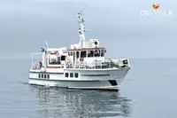Tàu phà để bán
