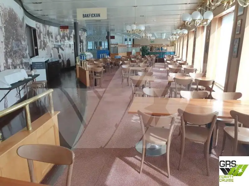 Tàu du lịch để bán