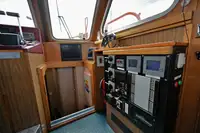 Tàu khảo sát để bán